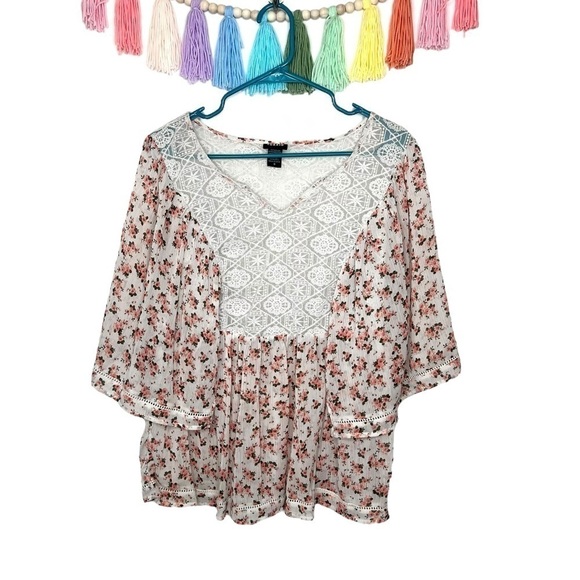 Torrid Chasing Ditsy Floral Lace Inset Chiffon Blouse Pink and White Size Large - Picture 2 of 15